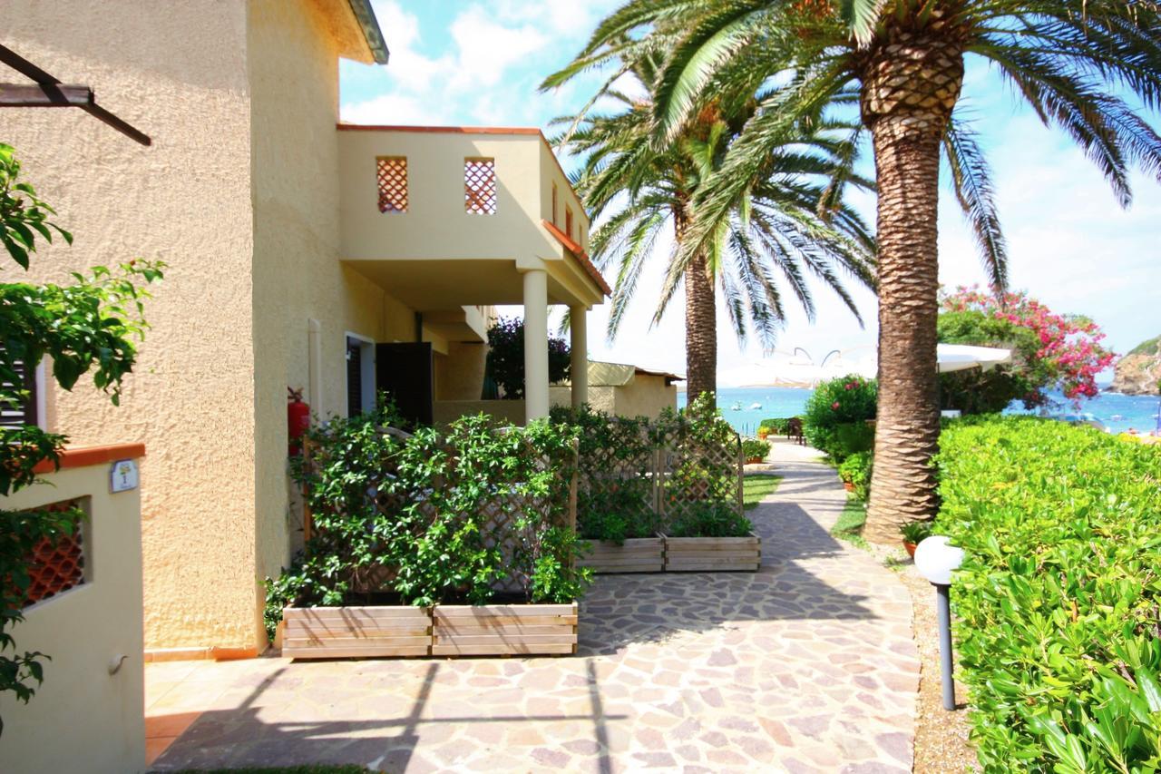 Albatros Aparthotel Capoliveri  Exterior photo