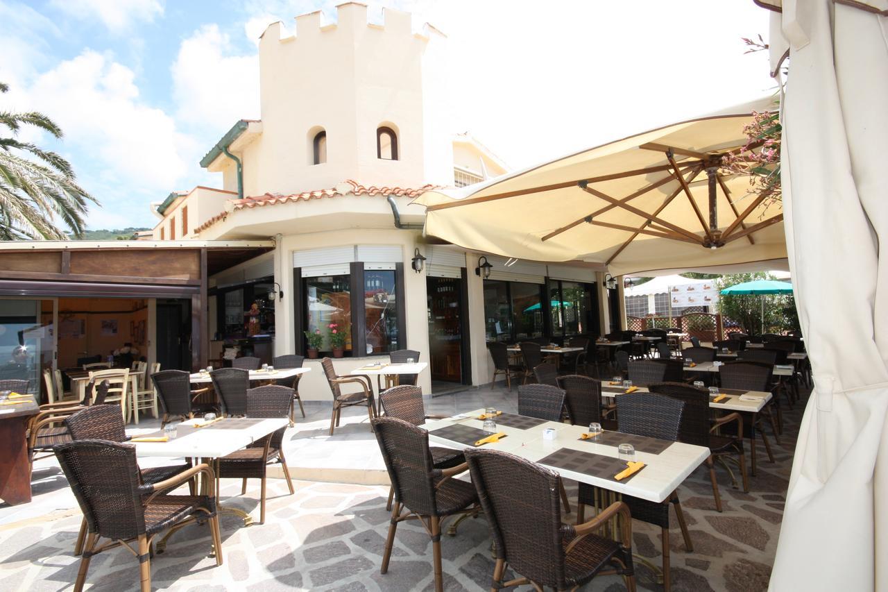 Albatros Aparthotel Capoliveri  Exterior photo
