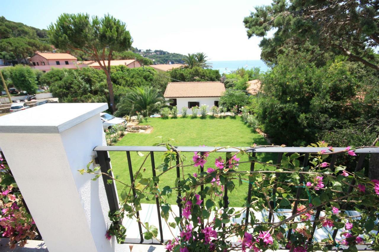 Albatros Aparthotel Capoliveri  Exterior photo